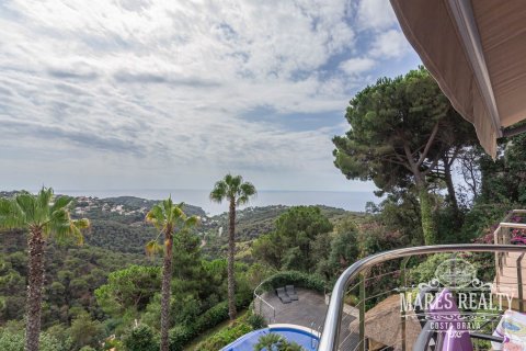 Villa de 4 dormitorios en venta en Lloret de Mar, Gerona, Cataluña, Spain № 990 - foto 5