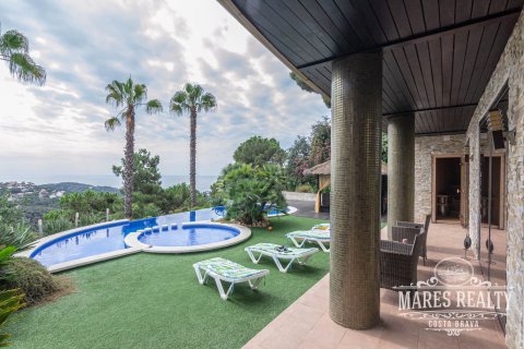 Villa de 4 dormitorios en venta en Lloret de Mar, Gerona, Cataluña, Spain № 990 - foto 3