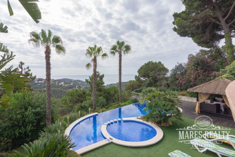 Villa de 4 dormitorios en venta en Lloret de Mar, Gerona, Cataluña, Spain № 990 - foto 4