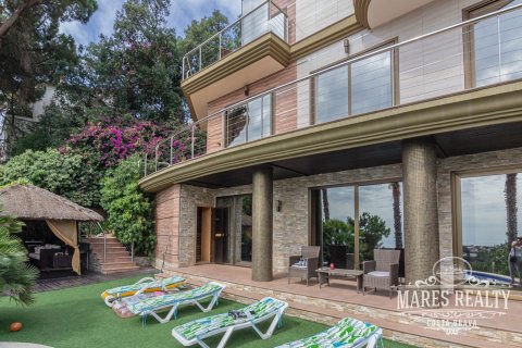 Villa de 4 dormitorios en venta en Lloret de Mar, Gerona, Cataluña, Spain № 990 - foto 2