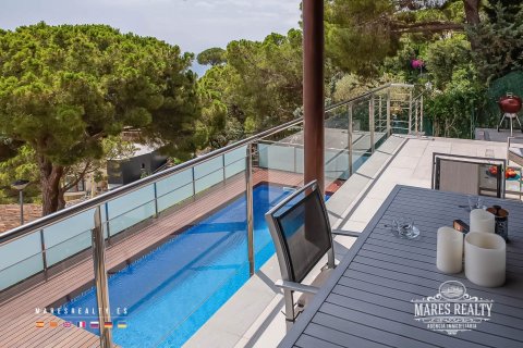 Купить виллу в Льорет-де-Мар, Испания с 5 спален, 350м², № 992 - фото 2
