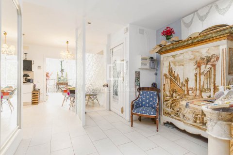 Apartamento de 4 dormitorios en venta en Barcelona, Cataluña, Spain № 7143 - foto 21