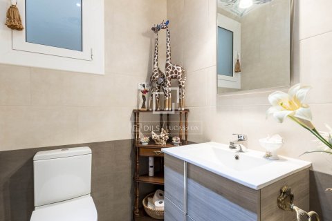 Apartamento de 4 dormitorios en venta en Barcelona, Cataluña, Spain № 7143 - foto 11