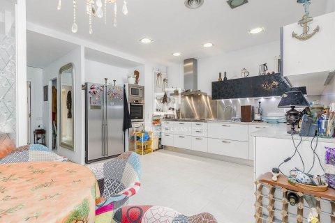 Apartamento de 4 dormitorios en venta en Barcelona, Cataluña, Spain № 7143 - foto 23