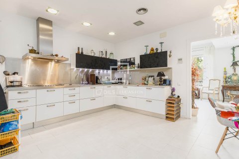 Apartamento de 4 dormitorios en venta en Barcelona, Cataluña, Spain № 7143 - foto 24