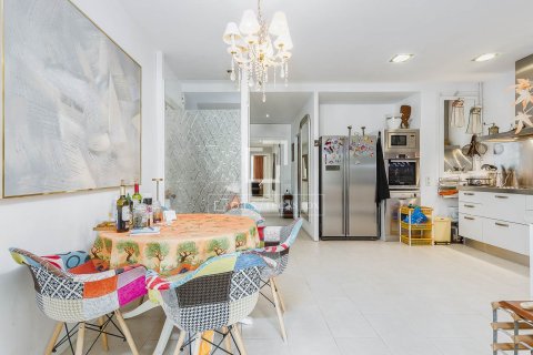 Apartamento de 4 dormitorios en venta en Barcelona, Cataluña, Spain № 7143 - foto 22