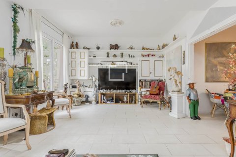 Apartamento de 4 dormitorios en venta en Barcelona, Cataluña, Spain № 7143 - foto 28