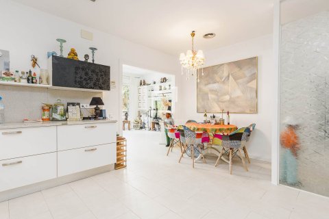 Apartamento de 4 dormitorios en venta en Barcelona, Cataluña, Spain № 7143 - foto 25