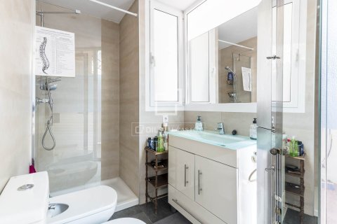 Apartamento de 4 dormitorios en venta en Barcelona, Cataluña, Spain № 7143 - foto 9