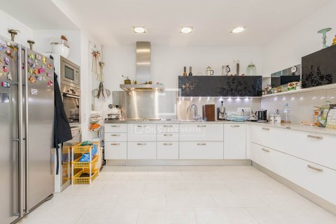 Apartamento de 4 dormitorios en venta en Barcelona, Cataluña, Spain № 7143 - foto 26
