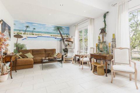 Apartamento de 4 dormitorios en venta en Barcelona, Cataluña, Spain № 7143 - foto 29