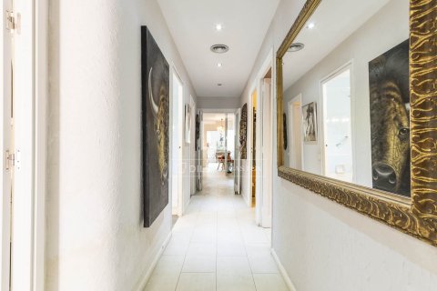 Apartamento de 4 dormitorios en venta en Barcelona, Cataluña, Spain № 7143 - foto 8
