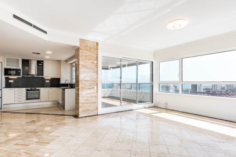 Apartamento de 3 dormitorios en venta en Barcelona, Cataluña, Spain № 7142 - foto 2