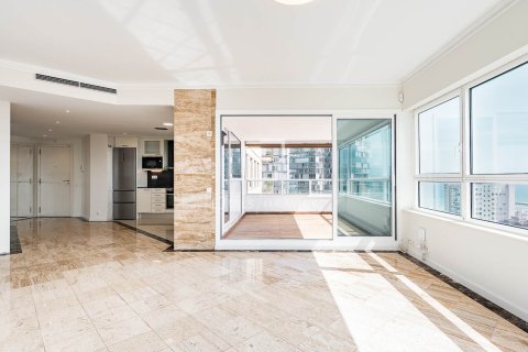 Apartamento de 3 dormitorios en venta en Barcelona, Cataluña, Spain № 7142 - foto 3