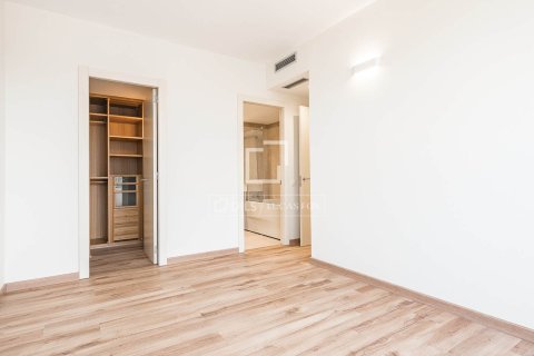 Apartamento de 3 dormitorios en venta en Barcelona, Cataluña, Spain № 7142 - foto 12