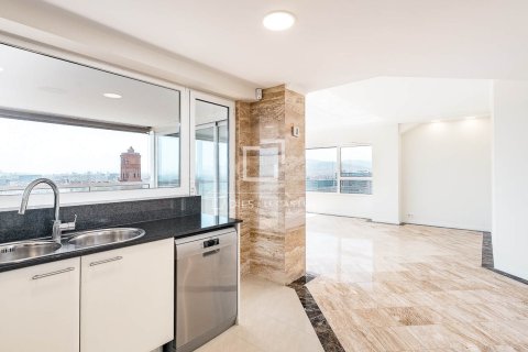 Apartamento de 3 dormitorios en venta en Barcelona, Cataluña, Spain № 7142 - foto 20