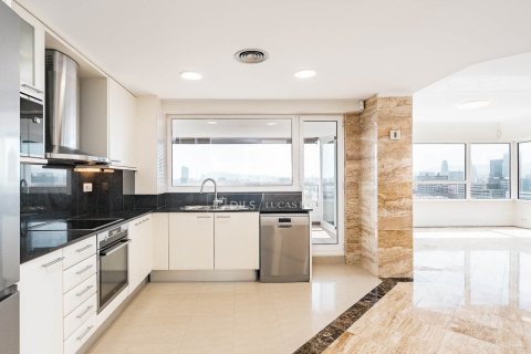 Apartamento de 3 dormitorios en venta en Barcelona, Cataluña, Spain № 7142 - foto 23