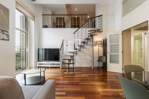 4 bedrooms apartment for sale in Barcelona, Catalonia, Spain № 3799 - photo 2
