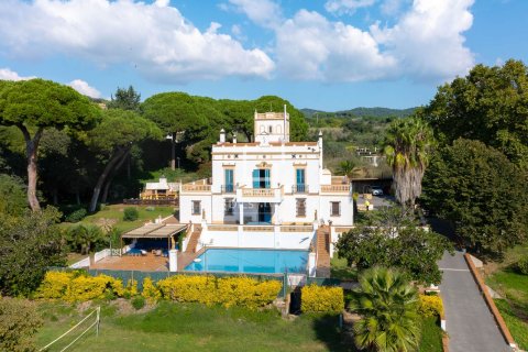 Villa de 13 dormitorios en venta en Arenys de Mar, Barcelona, Cataluña, Spain № 3797