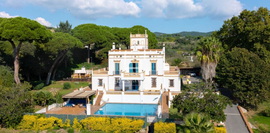 13 bedrooms villa for sale in Arenys de Mar, Barcelona, Catalonia, Spain № 3797