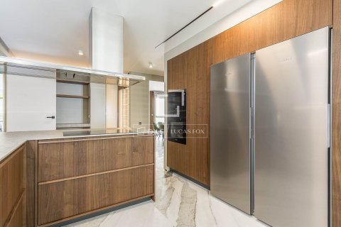 Apartamento de 6 dormitorios en venta en Barcelona, Cataluña, Spain № 4346 - foto 20