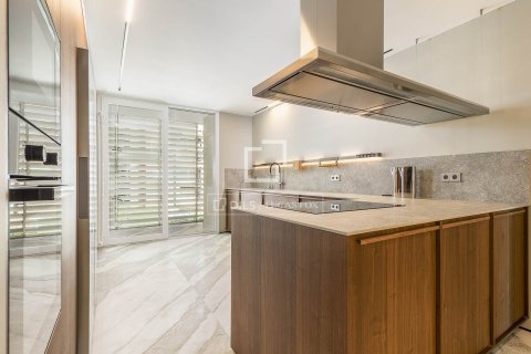 Apartamento de 6 dormitorios en venta en Barcelona, Cataluña, Spain № 4346 - foto 15