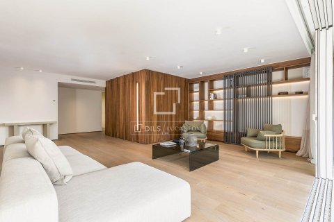 Apartamento de 6 dormitorios en venta en Barcelona, Cataluña, Spain № 4346 - foto 8