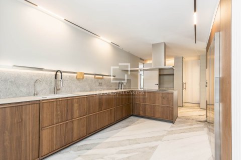 Apartamento de 6 dormitorios en venta en Barcelona, Cataluña, Spain № 4346 - foto 19