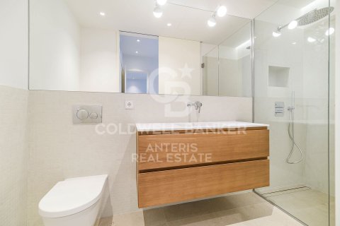 Ático de 2 dormitorios en venta en Barcelona, Cataluña, Spain № 5346 - foto 14