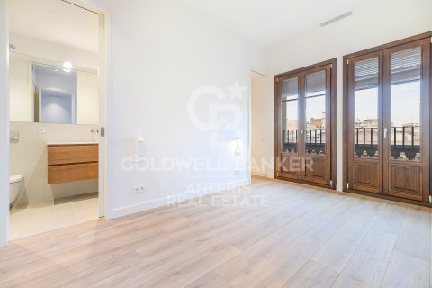 Ático de 2 dormitorios en venta en Barcelona, Cataluña, Spain № 5346 - foto 12