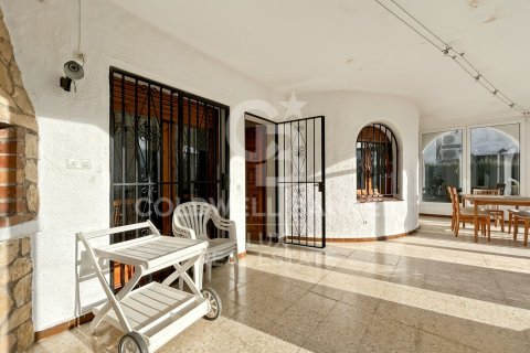 Сasa de 3 dormitorios en venta en Empuriabrava, Gerona, Cataluña, Spain № 5343 - foto 16