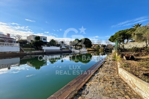 Сasa de 3 dormitorios en venta en Empuriabrava, Gerona, Cataluña, Spain № 5343 - foto 26