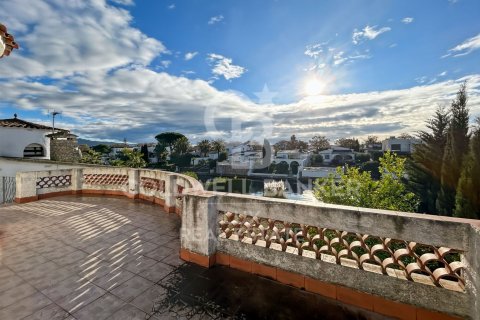 Сasa de 3 dormitorios en venta en Empuriabrava, Gerona, Cataluña, Spain № 5343 - foto 24