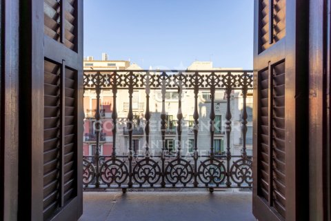 3 bedrooms apartment for sale in Barcelona, Catalonia, Spain № 5347 - photo 2