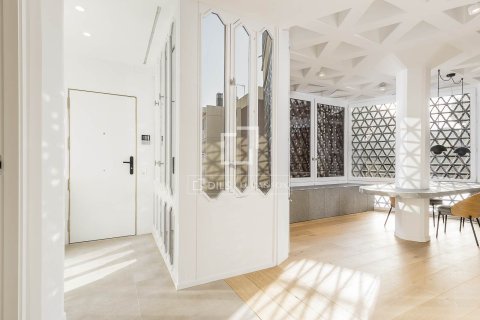 Apartamento de 5 dormitorios en venta en Barcelona, Cataluña, Spain № 4350 - foto 17