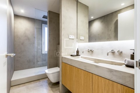 Apartamento de 5 dormitorios en venta en Barcelona, Cataluña, Spain № 4350 - foto 25