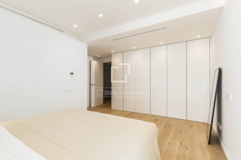 Apartamento de 5 dormitorios en venta en Barcelona, Cataluña, Spain № 4350 - foto 24