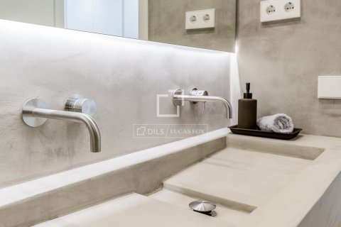 Apartamento de 5 dormitorios en venta en Barcelona, Cataluña, Spain № 4350 - foto 29