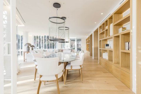 Apartamento de 5 dormitorios en venta en Barcelona, Cataluña, Spain № 4350 - foto 2