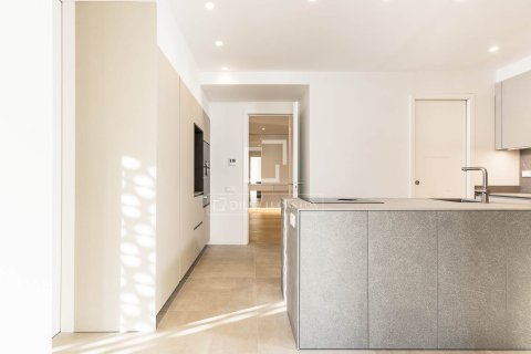 Apartamento de 5 dormitorios en venta en Barcelona, Cataluña, Spain № 4350 - foto 21