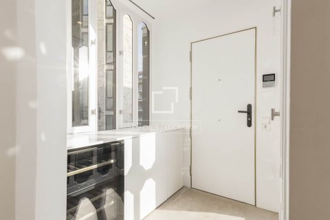 Apartamento de 5 dormitorios en venta en Barcelona, Cataluña, Spain № 4350 - foto 16
