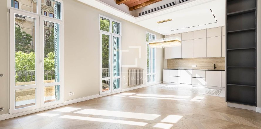 Apartamento de 3 dormitorios en venta en Barcelona, Cataluña, Spain № 4351