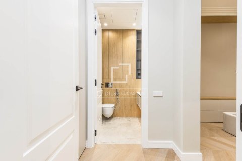 Apartamento de 3 dormitorios en venta en Barcelona, Cataluña, Spain № 4351 - foto 22