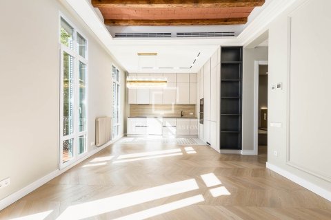 Apartamento de 3 dormitorios en venta en Barcelona, Cataluña, Spain № 4351 - foto 5
