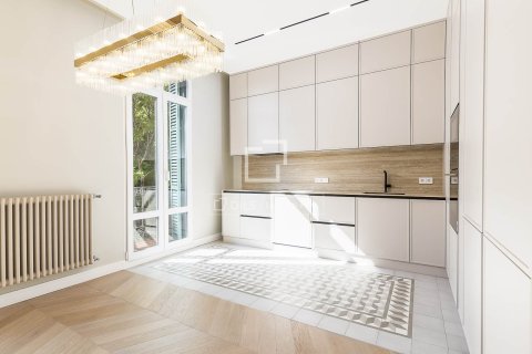 Apartamento de 3 dormitorios en venta en Barcelona, Cataluña, Spain № 4351 - foto 4