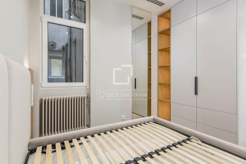 Apartamento de 3 dormitorios en venta en Barcelona, Cataluña, Spain № 4351 - foto 27