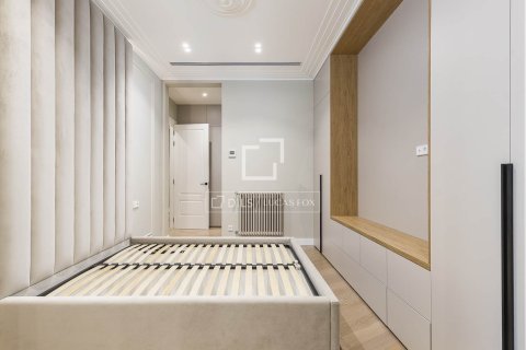Apartamento de 3 dormitorios en venta en Barcelona, Cataluña, Spain № 4351 - foto 17