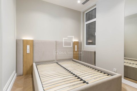 Apartamento de 3 dormitorios en venta en Barcelona, Cataluña, Spain № 4351 - foto 26