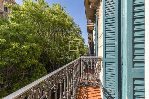 Apartamento de 3 dormitorios en venta en Barcelona, Cataluña, Spain № 4351 - foto 9