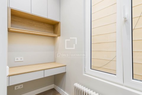 Apartamento de 3 dormitorios en venta en Barcelona, Cataluña, Spain № 4351 - foto 18